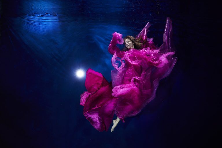 Mode- und Fashion Fotografie Unterwasser mit internationalen Models